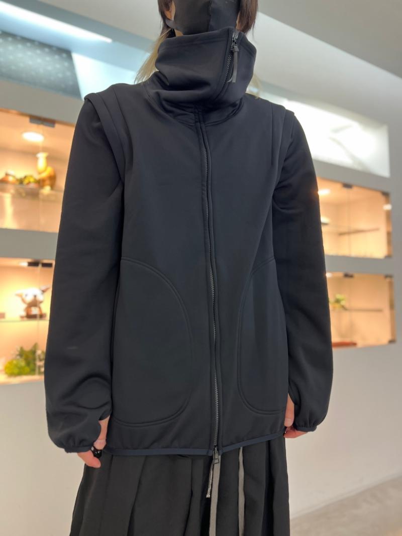 prasthana / detachable sleeve high neck blouson 