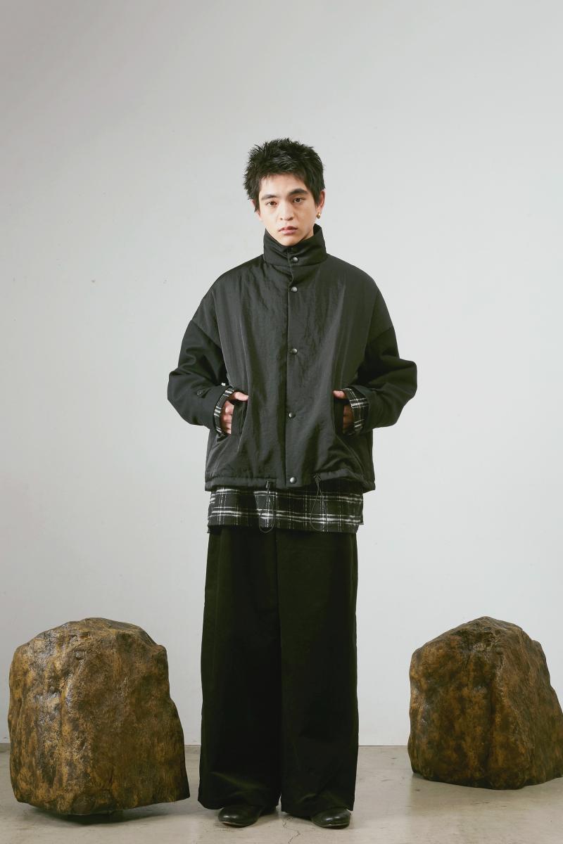 【Dulcamara ドゥルカマラ ヴィンテージNYパデッド切替JK(ブルゾン/ジャケット)】ヴィンテージナイロンとメルトンウール、相反する2つの素材をMIXさせたスタンドカラーブルゾン。