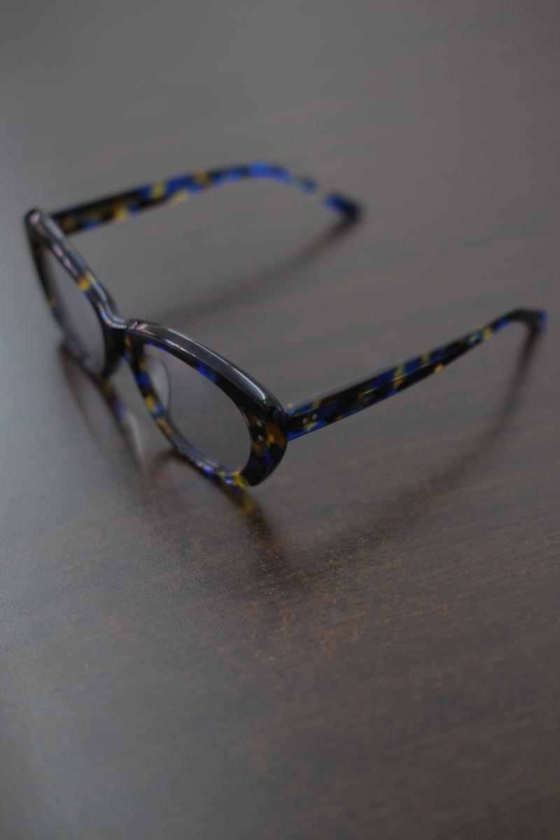 ��EVILACT EYEWEAR �����֥륢���ȥ����������� �ե�󥹤Υǥ����ʡ����֥��ɤ��ե��å����򸣰����Ƥ���60ǯ��ˤ褯������ե���������礭���Ȥä��ǥ�����