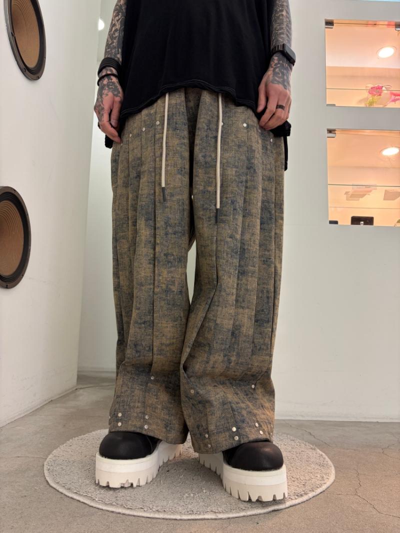 A.F ARTEFACT / Blended Shades Denim Pleats Tuck Wide Pants����