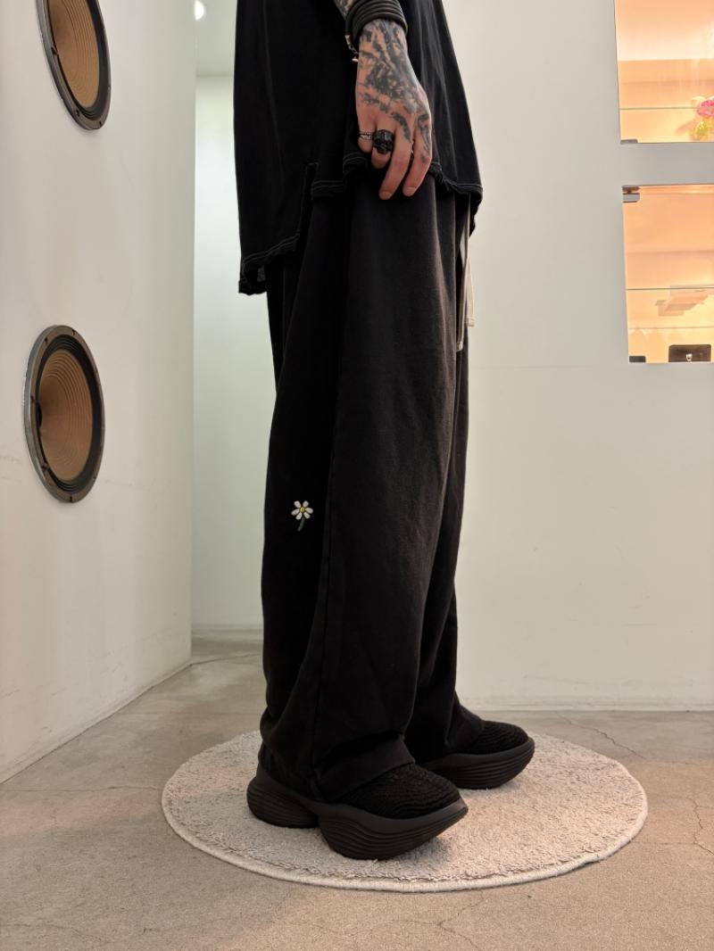 my beautiful landlet 26 AW ��������🚩 DAMAGE SWEAT PANTS ����