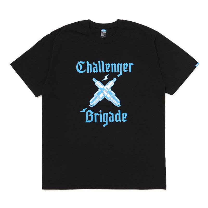 ��8/29ȯ���CHALLENGER �����󥸥㡼 ��Challenger Brigade�פΥ����ȡ��Х����伫ư�֤˻Ȥ��륹�ѡ����ץ饰�������դˤ����ץ���T����ġ�  SPARK TEE ���ѡ���T�����