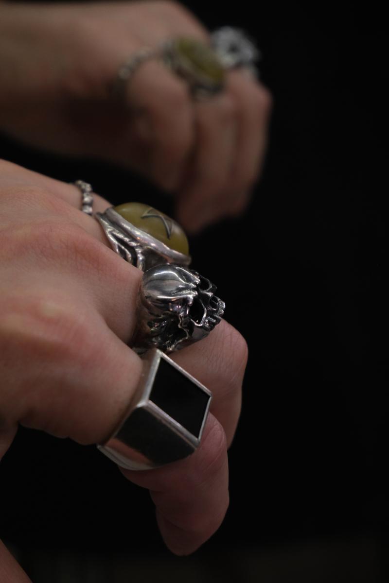 ������ΤȤ��ơ� ��̤ޤ��失�Ƥ����������������꡼��  LAD MUSICIAN ��åɥߥ塼������� KEITH SKULL RING �������������� 2226-920 2026AW 13,000+tax